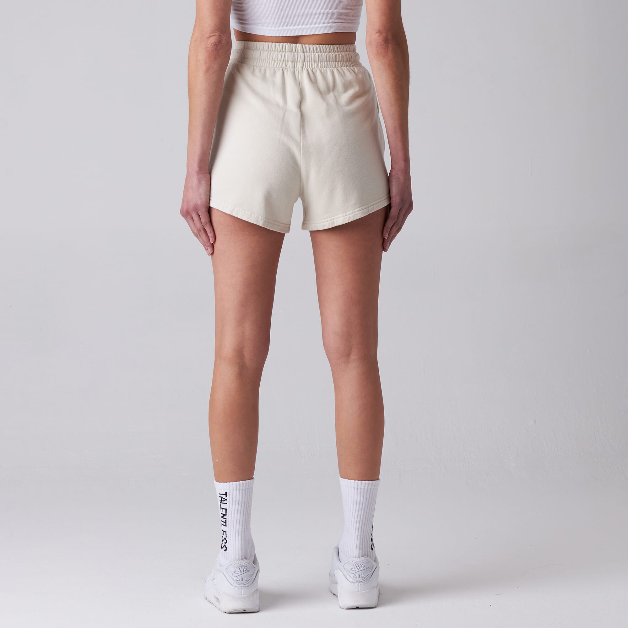 White short total look with modal